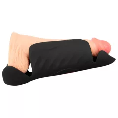 Rebel - 3‑motorový vibrátor na penis (čierny)