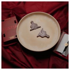   Lustiq - afrodiziakálna čokoláda a kartová hra v darčekovom balení