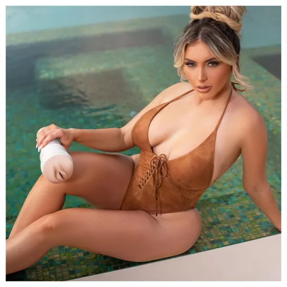 Fleshlight Kayley Gunner - realistická vagína - prírodná farba