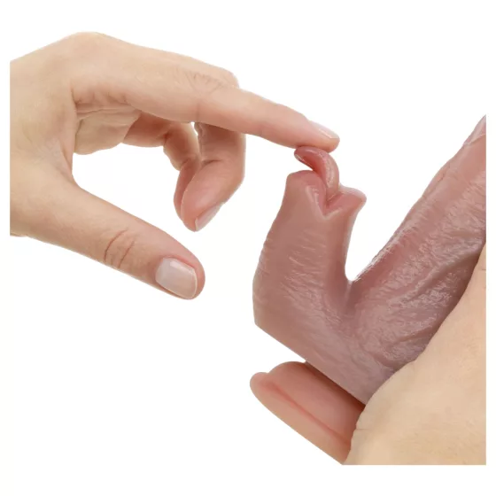 Real Fantasy Logan - hrejivý vibračný dildopoháňaný vibrátor s jazýčkom na klitoris (telovej farby) - 22 cm
