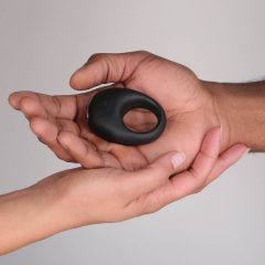   Je Joue Mio - vodotesný vibračný krúžok na penis na batérie (čierny)